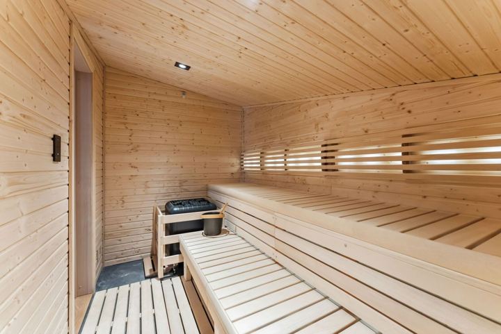 Cedar dry sauna